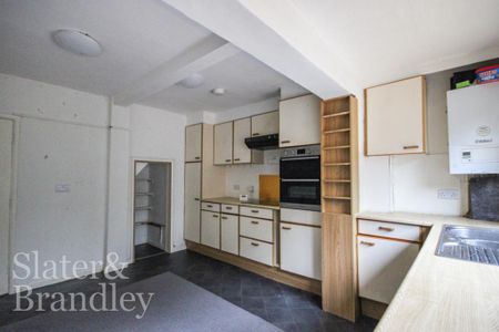 3 bedroom terraced house to rent - Photo 3