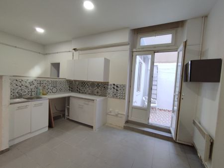 Location Appartement 2 pièces 46m² MARSEILLE 3ème - Photo 4