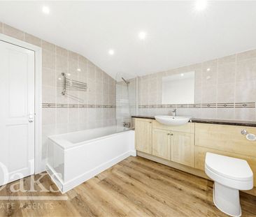 Oakley Road, South Norwood, London - Photo 1