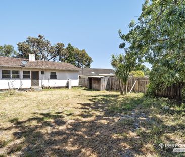 31 Radiata Street, Frankston North VIC 3200 - House For Rent | Domain - Photo 2