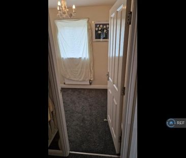 5 bedroom detached house to rent - Photo 3