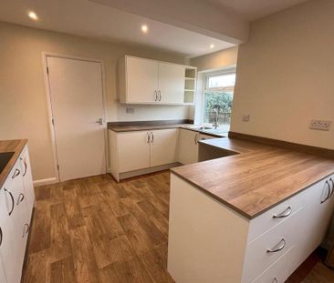 3 bedroom semi-detached house to rent - Photo 4