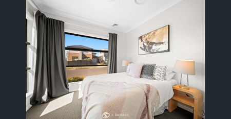 SPACE, FLEXIBILITY & THREE BATHROOMS | OPPOSITE PARKS - Photo 3