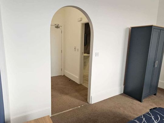 Newly Refurbished 4-Bed House Share In L21! Room 1 - Photo 1