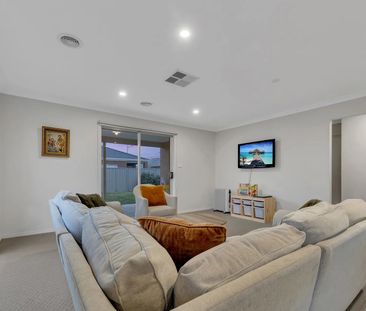 Modern Stunning Family Home! - Photo 1