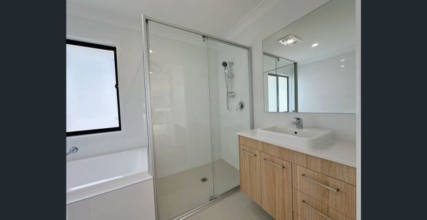 Charming 4-Bedroom Two-Storey Home for Rent in a Beautiful Neighborhood - Photo 1