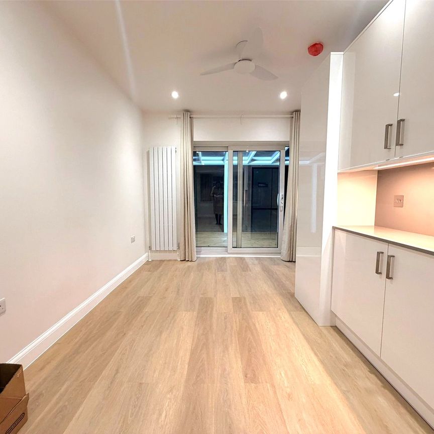 Cleveley Crescent, Ealing, W5 1DZ - Photo 1