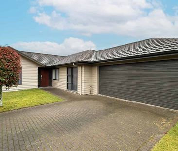 Family Living with Lake Views in Nukuhau - Photo 3