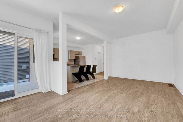 For Lease - 22 Alaskan Heights, Barrie, Ontario - Photo 1