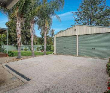 Beautiful Renovated Three Bedroom Home - Photo 5