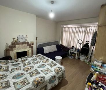 4 bedroom semi-detached house to rent - Photo 3