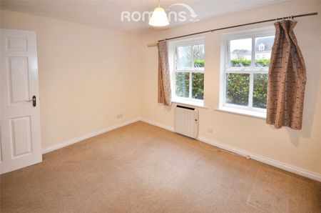 Hurworth Avenue, Slough, SL3 - Photo 5