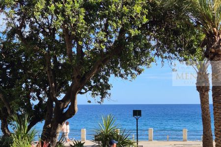 4 pièces 82 m2 Menton,à 30 m du bord de mer , appartement -v - Photo 2