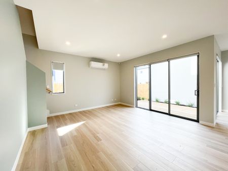 4 Bedrooms on Dexter Ave - Photo 4