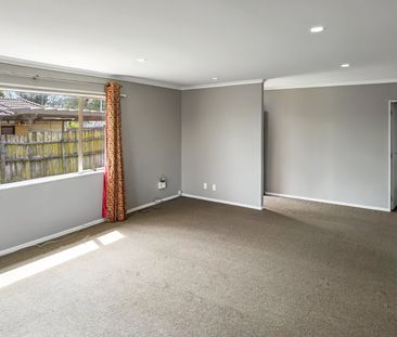 HENDERSON - Conveniently Located 3 Bedroom Home - Photo 2