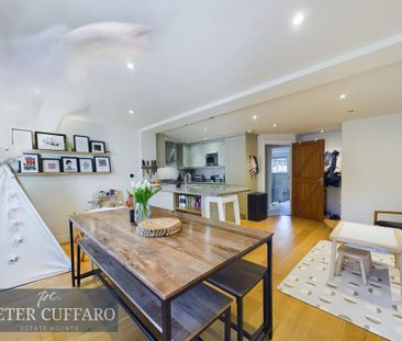 3 bedroom end of terrace house to rent - Photo 4