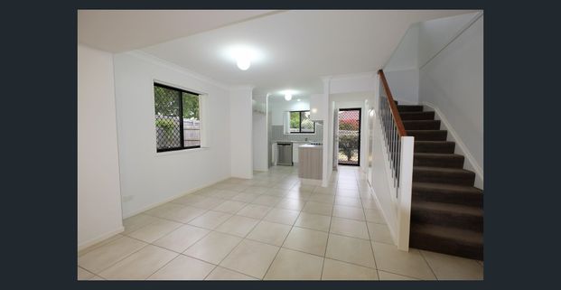 IMMACULATE AIR-CONDITIONED 3 BEDROOM TOWNHOUSE IN POPULAR, CENTRALLY LOCATED COMPLEX - Photo 1
