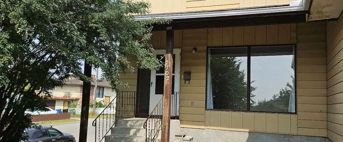 Bright Two-storey Attached House — 3 Bedrooms House - Photo 1