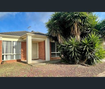 21 Horseshoe Circuit, Truganina, Vic 3029 - Photo 3