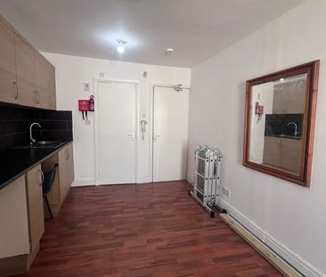 Studio Flat, Camberwell Church St, SE5 - Photo 1