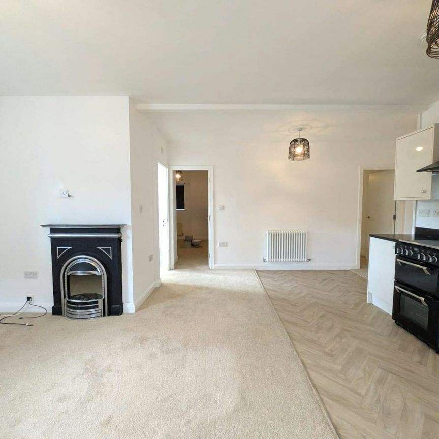 Flat to rent on - Photo 1