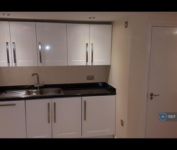 2 bedroom semi-detached house to rent - Photo 5