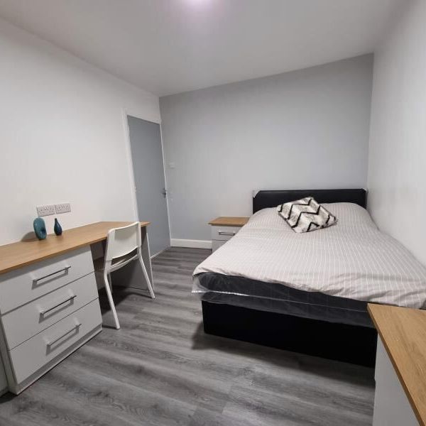 Welton Mount, Hyde Park - Photo 1