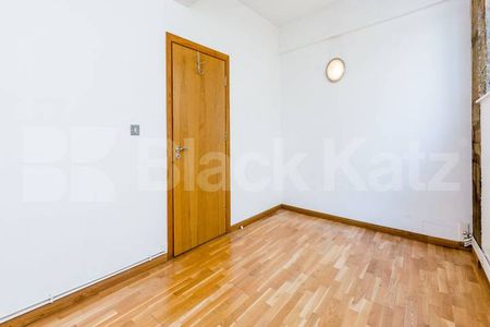 Sandwiched between Hoxton and Haggerston located within a warehouse conversion - Photo 5