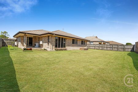 Gorgeous Low Set Brick Home - Photo 3