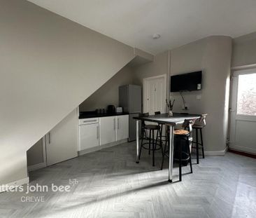 1 bedroom in a house share to rent - Photo 4