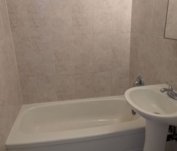 For Lease - 41 Huron Heights Drive Unit# #6, Newmarket, Ontario - Photo 2