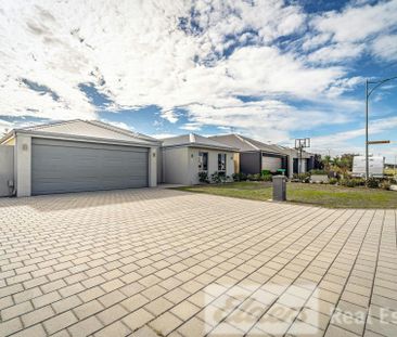 MODERN BEACH SIDE FAMILY HOME! - Photo 2