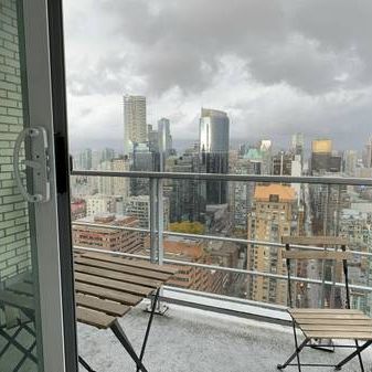 West-End Yaletown Border near St Paul's Hospital 2 bed 2 bath & Park - Photo 1