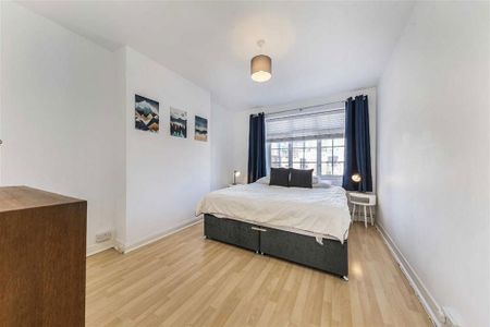 3 bedroom flat to rent - Photo 2