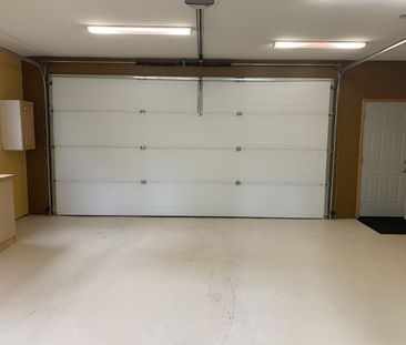 Stunning Pet Friendly Duplex in Anders with 2 Garages!!! - Photo 5