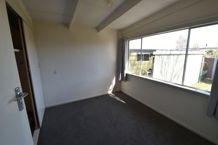 Sunny 2 bedroom home - Photo 3