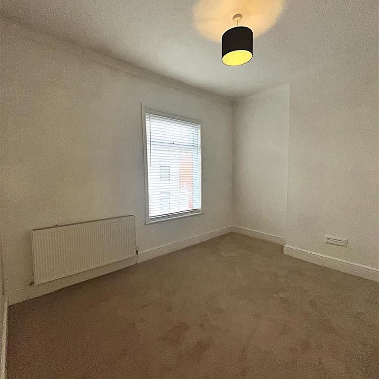 2 bedroom end of terrace house to rent - Photo 1