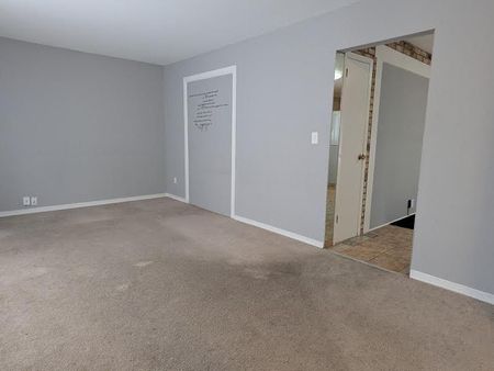 For Lease - 712 Victory Drive Unit# Main, Pickering, Ontario - Photo 3