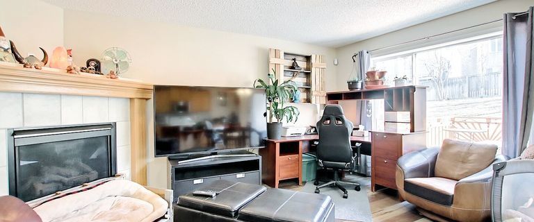 Quiet & Convinient Cul du Sac Location | 133 Panamount Court Northwest, Calgary - Photo 1