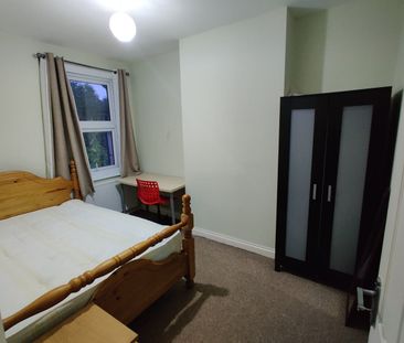 Room in a Shared House, Capri Road, CR0 - Photo 5
