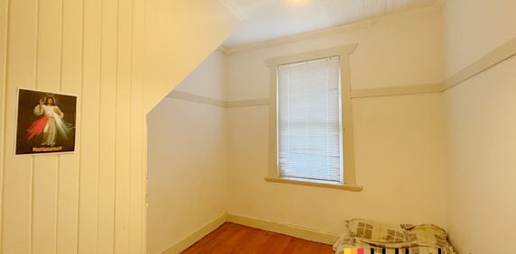 BRIGHT 1 BEDROOM GROUND FLOOR FLAT - Photo 2