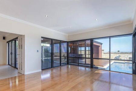 Magnificent 2-Storey Home - An Entertainer's Dream! - Photo 4