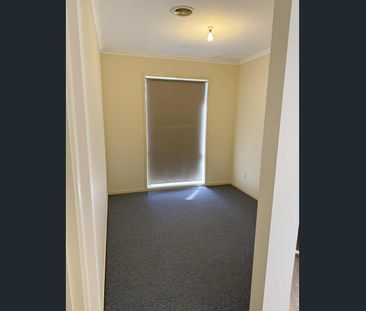 Spacious 3-Bedroom Home in Prime Shepparton Location. - Photo 3
