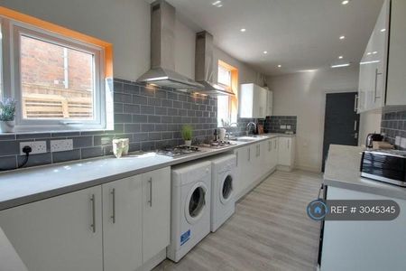 1 bedroom in a house share to rent - Photo 3
