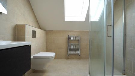 3 bedroom flat to rent - Photo 4