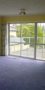 2 bedroom apartment (second level), 1 living, 1 bathroom (separate shower and bath), large balcony with river views, single garage. - Photo 3