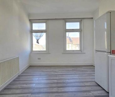 3 bedroom flat to rent - Photo 1