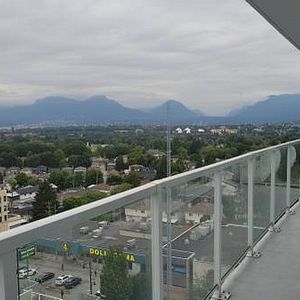 Furnished w/WiFi 2BDR 2Bath+Den High Rise Apt - Photo 2