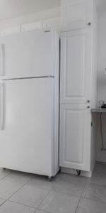 Beau 3 1/2 meublé avec les électroménagers inclus ! - Photo 3