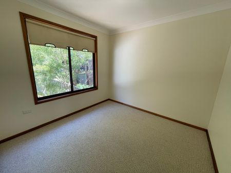 Three Bedroom Family Home - Photo 4